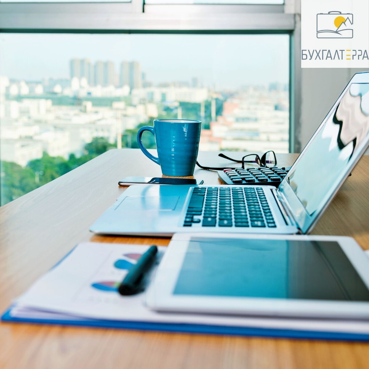 В 2021 году организации должны уплачивать транспортный и земельный налоги по новым правилам. Рассказываем, как изменились сроки и порядок уплаты налогов. 
