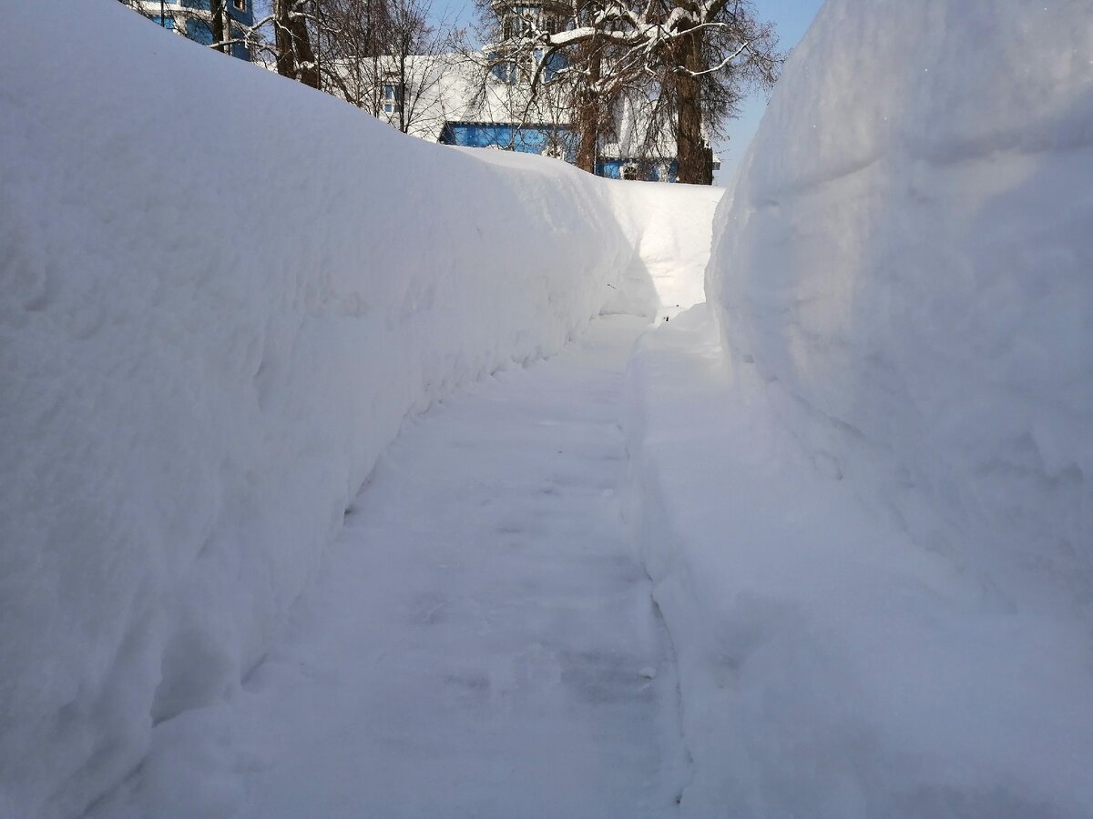 а бортик - это чтобы ведро удобно было нести)))