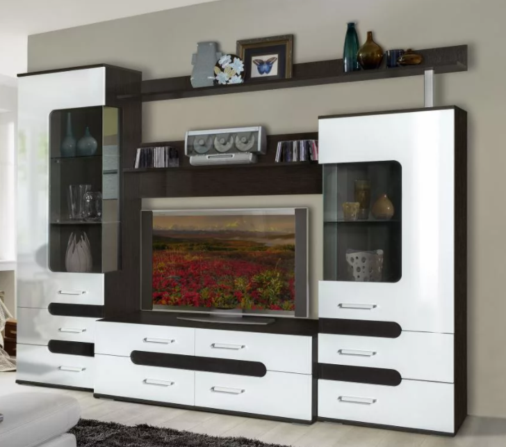 Недорогие стенки.