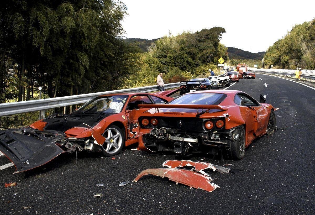 Авария, в которой пострадало сразу несколько автомобилей, 8 из которых были  Ferrari | Люкс Деталь | Дзен