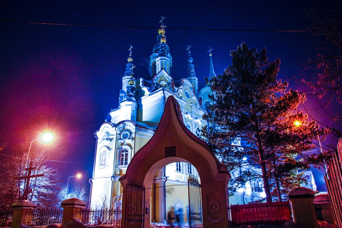 Часовня томск. Храм Ногинск зимой. Ногинск Церковь ночью. Церкви Томска. Церкви зима в Томск.