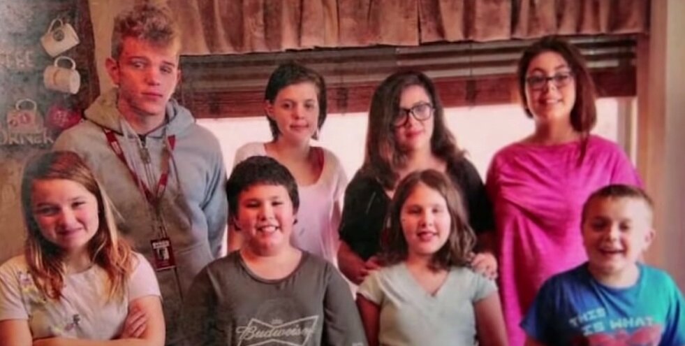 тройняшки эко. Willis семья 12 детей. семья усыновила 3 детей с синдромом дауна. пара усыновила 3 детей. многодетная семья и шестеро детей.