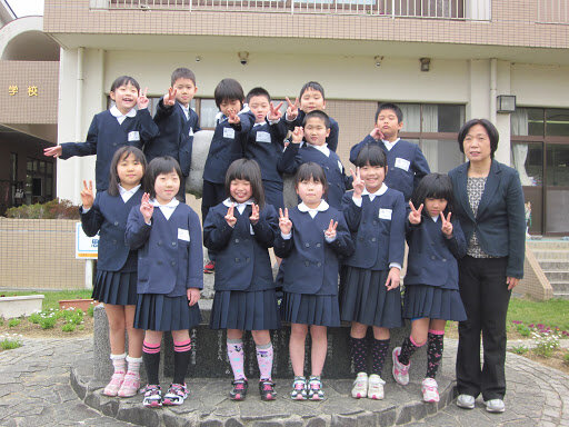 Ученики младшей школы, 3 класс. Источник: http://edu.city.obama.fukui.jp/uchitomi/index11-26.html