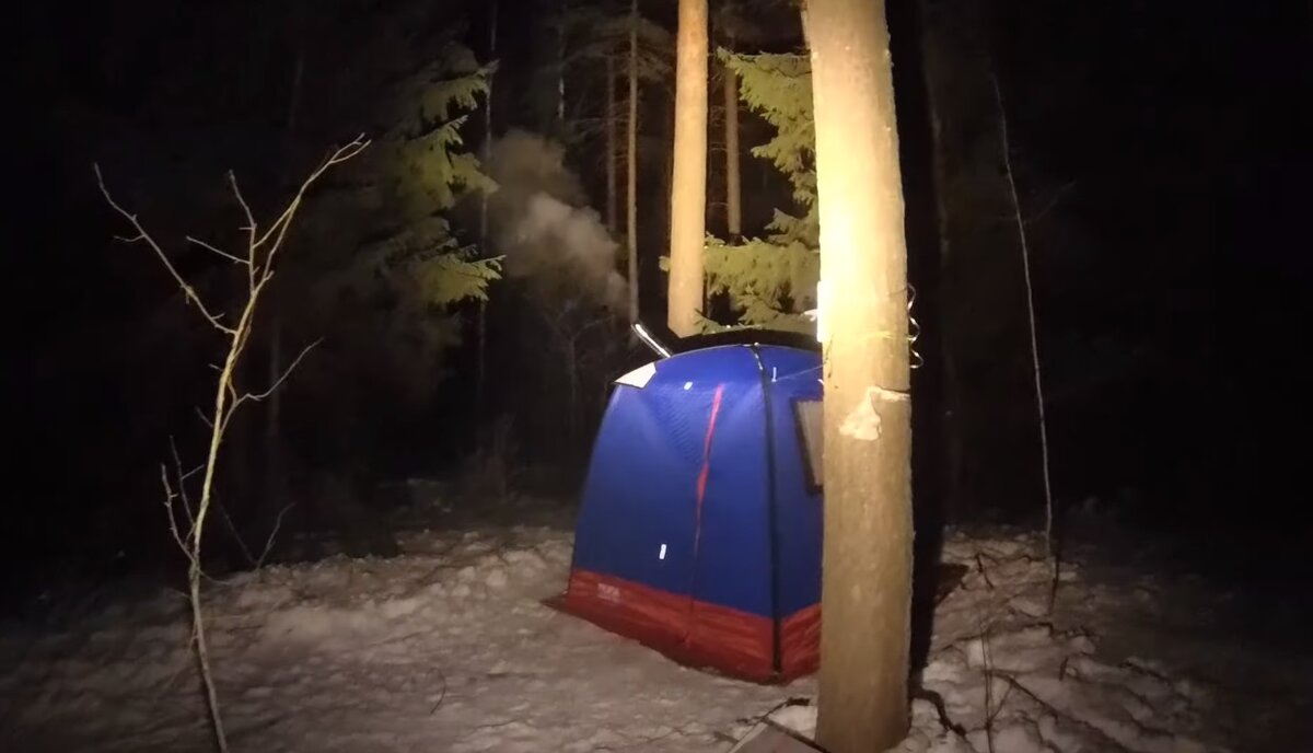 Ночевка зимой в палатке с печкой. Ночевка без палатки + 5°. Красивый домик в лесу зимой. Печь в палатке в дождь. Ночевка