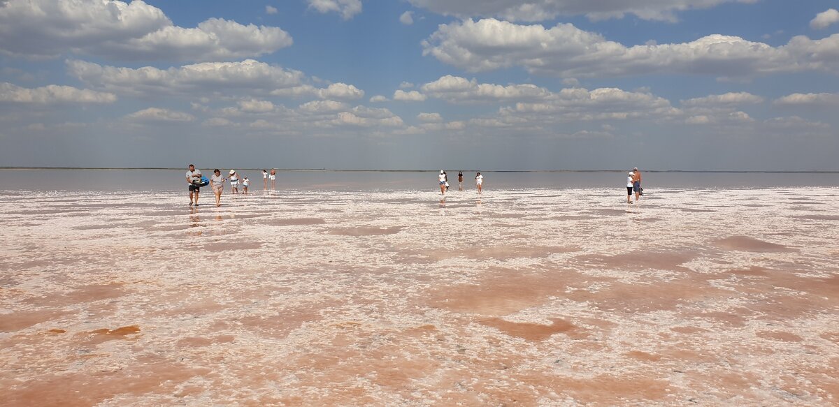 туристы на озере Сасык-Сиваш