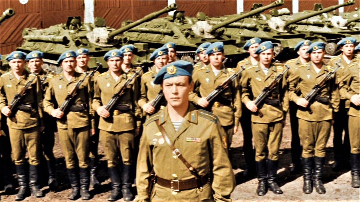 Кадр из фильма "Офицеры"