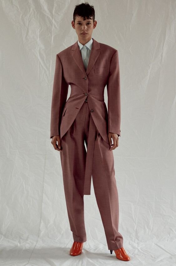 CelineВесна-лето 2017 / Resort / НЕДЕЛЯ МОДЫ:   DelpozoОсень-зима 2019/2020 / Ready-To-Wear / НЕДЕЛЯ МОДЫ: Париж    Источник: vogue.ru