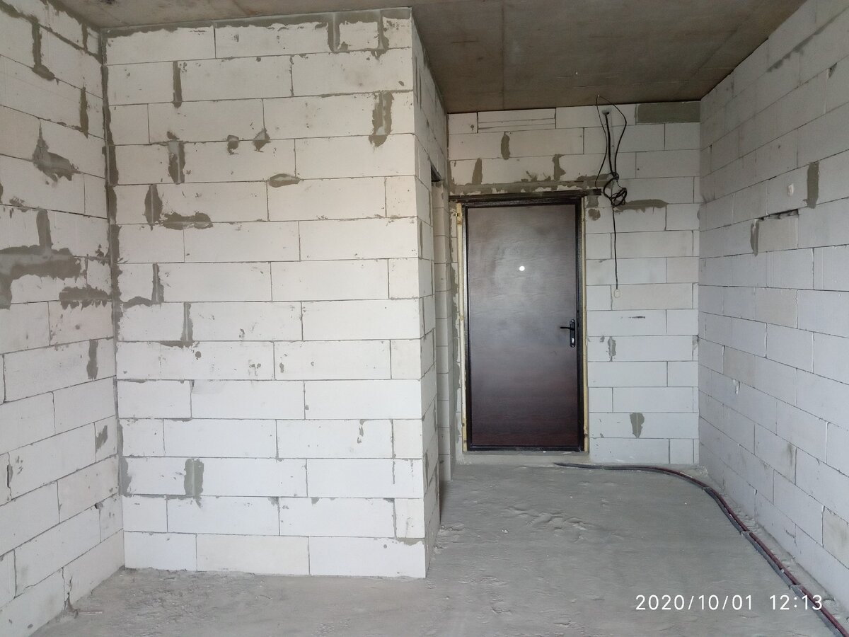 Сначала было радостно) Новая маленькая квартирка с видом на город с седьмого этажа) Исторический центр города) Для сдачи в аренду - идеально.