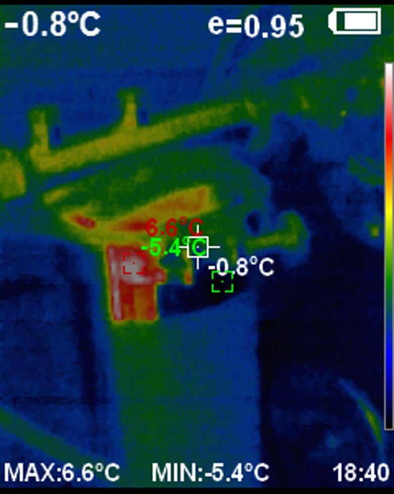 Это входной фильтр, барашек на нём уже был очень холодным -5.4 °C, а крышк под которой течёт вода +6.6 °C