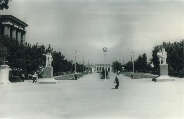 Центральный вход в наш парк со стороны проспекта Хрущева. Фото с сайта GORLOVKA