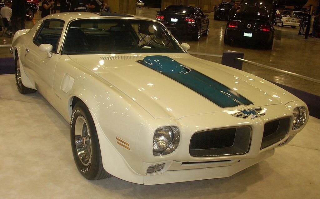 Переходная модель Pontiac Firebird