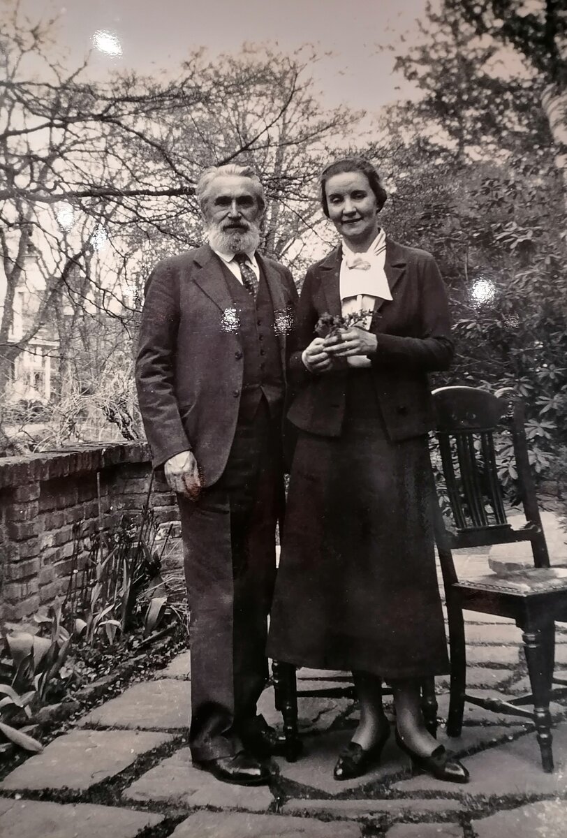 Скульптор Сергей Тимофеевич Коненков с женой Маргаритой. Принстон, середина 1930-х.