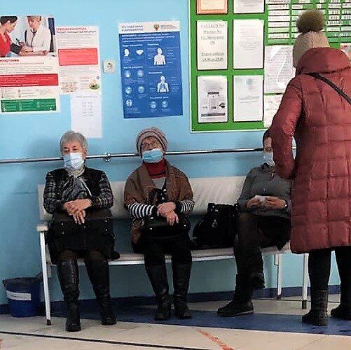 Люди в очереди за Спутнииком