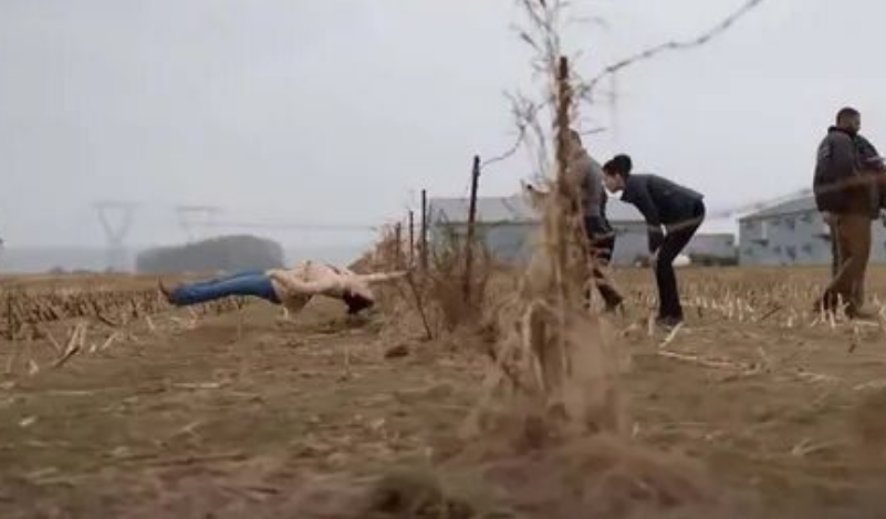 Кадр из сериала Обломки/Debris