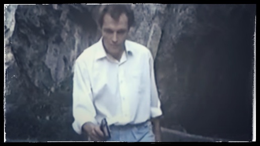 Понятно, что если бы ГГ вел это расследование в рамках установленных правил, мы бы получили через минут 5 еще 3 трупа. И на этом всё - кина  не было бы!