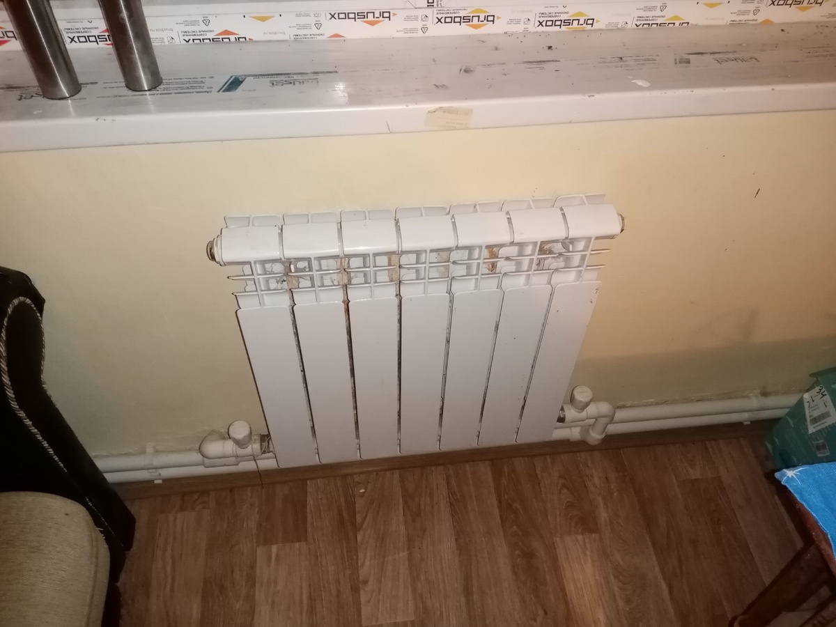 То самое исполнение "ленинградка"вход и выход трубы с низу радиатора