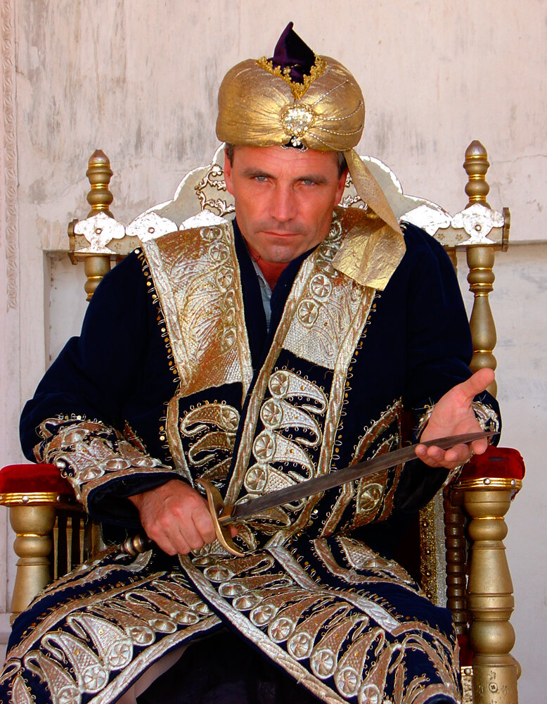 Власть - это слишком дорого.