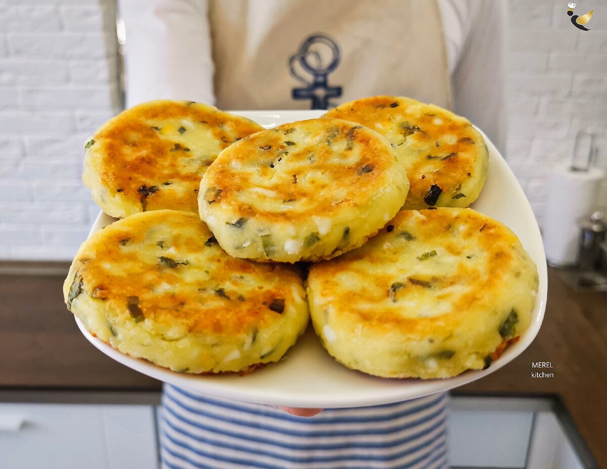 Подруга с Урала научила готовить вкусные, пышные сырники «по-уральски», я  такие раньше никогда не пробовал, делюсь рецептом | MEREL | KITCHEN | Дзен