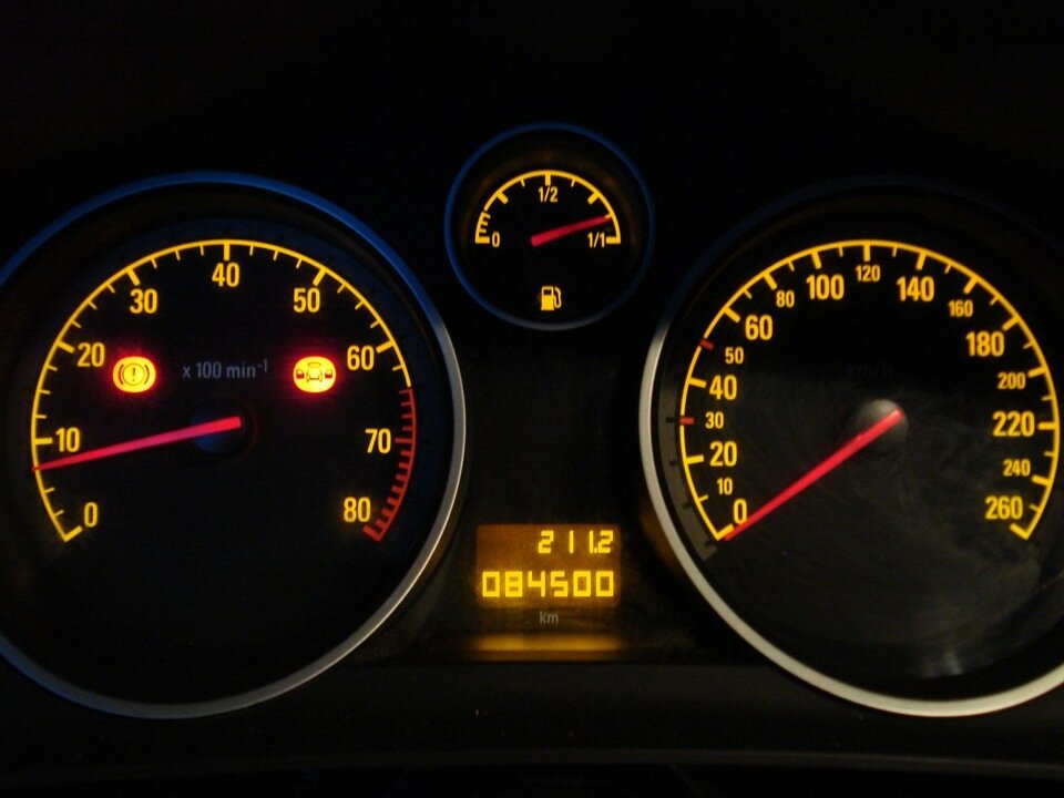 Приборная панель Опель Астра