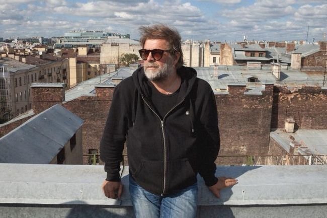 Этот поезд в огнеее – пропели?