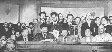 Вот еще одна так сказать либеральная команда во главе с речистым Нарковоенмором Л. Троцким. То есть делают что придет им самим на ум. Не, Хазин, надо как то все таки четче понимать смысл слов. Это не либералы. И хватит уже с нас Троцких