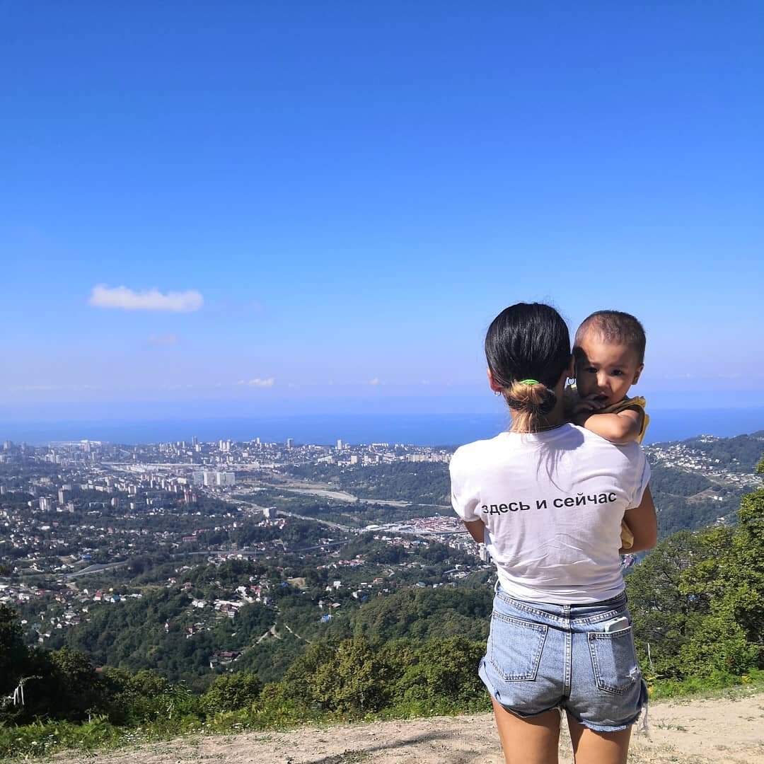 На женщинах держится этот мир. Мужчинам об этом знать необязательно :)