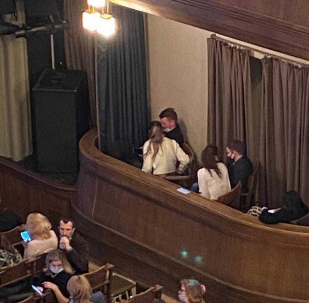 paparazzi.ru
Источник: https://tvcenter.ru/zvezdy/smi-agata-mutsenietse-vstrechaetsya-s-klimom-shipenko/