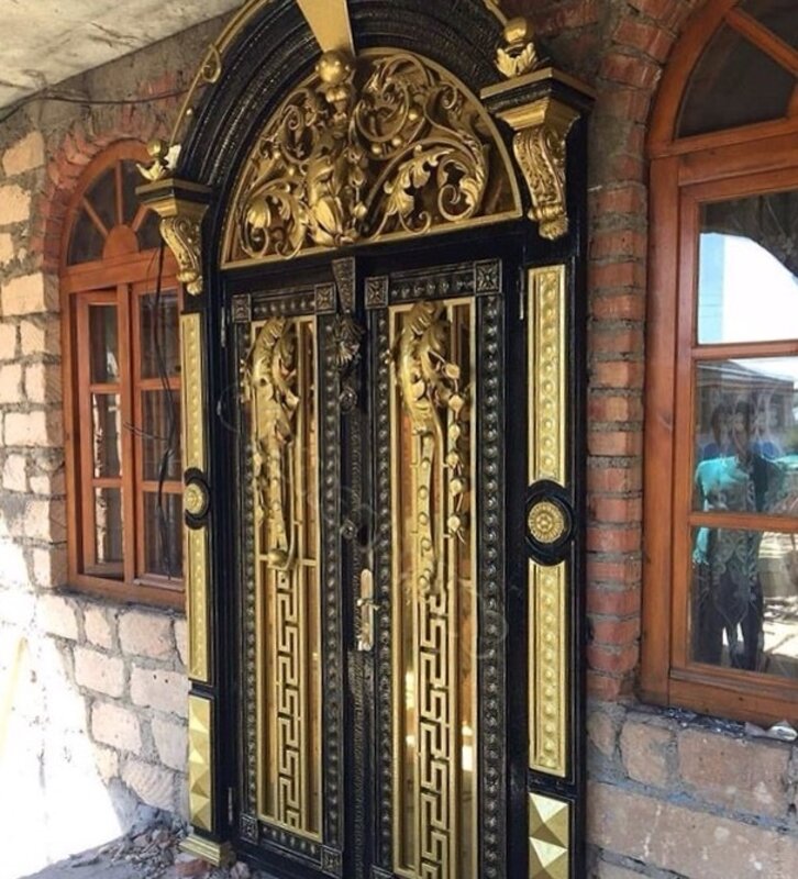 Элегантное очарование металлических дверей