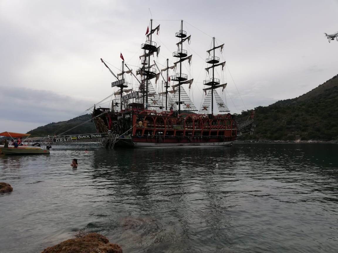 Корабль Джека Воробья))) 