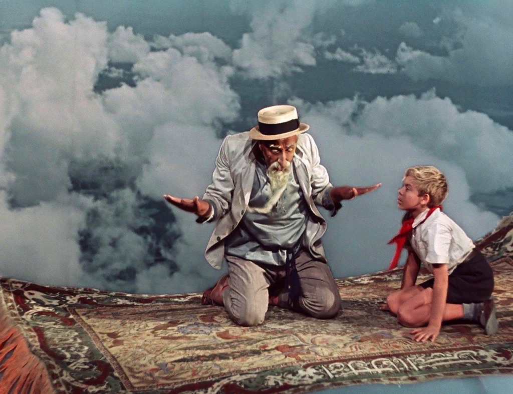 Старик Хоттабыч на ковре-самолете.