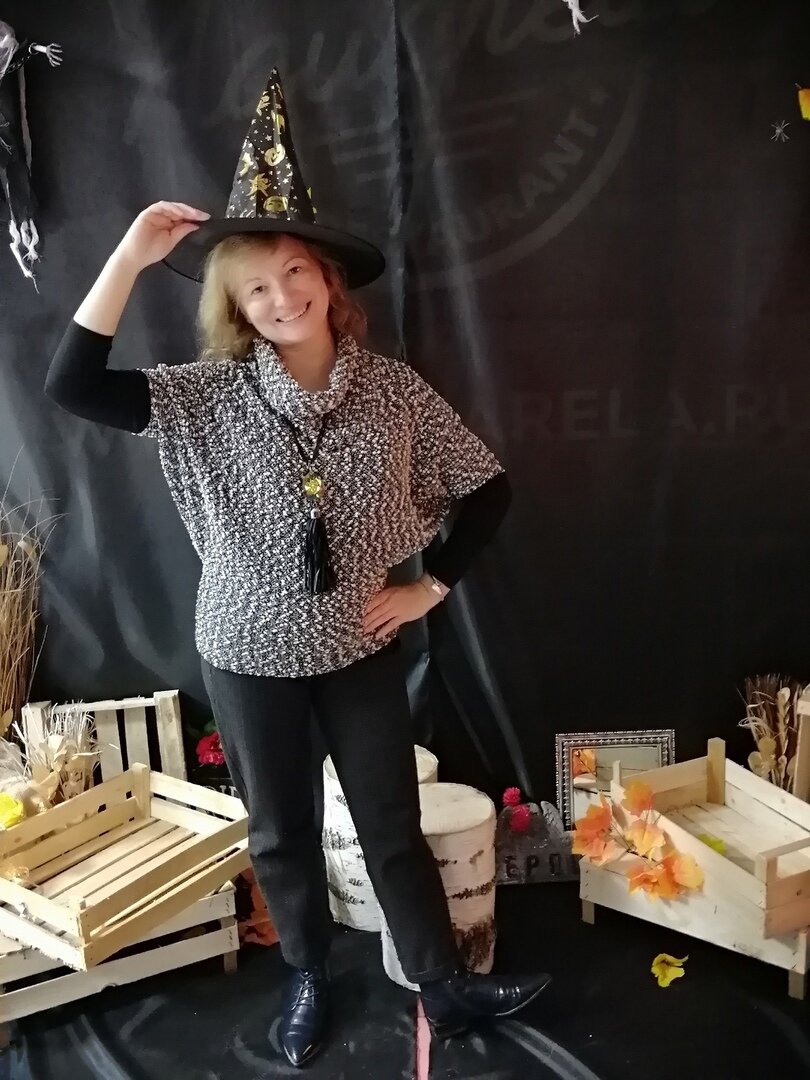 Веселить, тормошить или пусть погрустит? 
Как вы думаете?

Как психолог, порекомендовала бы...
..... дать погрустить...
Во первых , заглушать и отрицать чувства, в данном случае, грусть, вредно для здоровья...
Во вторых, почему бы и нет? Откуда такой шаблон - День рождение - обязательная радость?

День рождение, на мой взгляд, тот особенный день, который полностью принадлежит именнику.
И значит он может делать и чувствовать, то что хочется...
Да?
Или всё таки соответствовать шаблону и оправдывать ожидания?

С другой стороны, в ситуации "грустного именинника", понятна неловкость и тревога близких.
Если именинник грустит, значит ему плохо.
А близкие хотят, чтобы ему было хорошо и значит надо веселить, тормошить и развлекать.

И это главный подводный камень.
Заметьте: БЛИЗКИЕ ХОТЯТ, что бы:
* Ему было весело
* Интересно
* Хорошо

Благие намерения! Верно?
И как известно, благими намерениями, дорога ...

И казалось бы выход прост - надо спросить, чего хочет именинник.

- И мы спрашиваем, - скажут многие.

Спрашивают, но не прислушиваются к ответу.Не принимают его в всерьёз.

- Что значит, ты не хочешь отмечать Др? Бабушки (тёти -дяди, братья- сестры) обидятся.
- Как это мы не позовём Марину? Она сестра Кати. Что мы одну позовём сестру, другую нет? Ты ставишь нас в неловкую ситуацию.
- Как это ты не хочешь, ехать в аквапарк? Неделю назад хотел, а теперь передумал? Мы уже настроились.

Самый основной шаблон -Др ДОЛЖНО БЫТЬ - весёлым и запоминающимся, иначе...
...Иначе крах.

На мой взгляд, Др МОЖЕТ БЫТЬ ЛЮБЫМ:
* шумным или тихим
* многолюдным или уединенным
* с обилием подарков или даже без
* ярким или тусклым
* запоминающимся или обыденным
* весёлым или грустным

А вы как считаете?

И что если Др - это день, когда можно побыть на волне именинника не внося свои коррективы?

Например так.
Ты хочешь:
- Грустить? - Пожалуйста! Я посижу рядом.
- Прыгать на батуте? - Как отличная идея!
- Проспать весь день? - Почему бы и нет?
- Слетать в другой город? - Хорошо, сейчас куплю билеты.

Мой День рождения в этом году был счастливым.
В нём было всё, как я хотела.
И всё таки уже глубокой ночью всплакнулось...Потому что закончился...этот чудесный день, пропитанный заботой, маленькими радостями и такой неповторимый.

Ваш психолог АС (Анна Сергеева) 