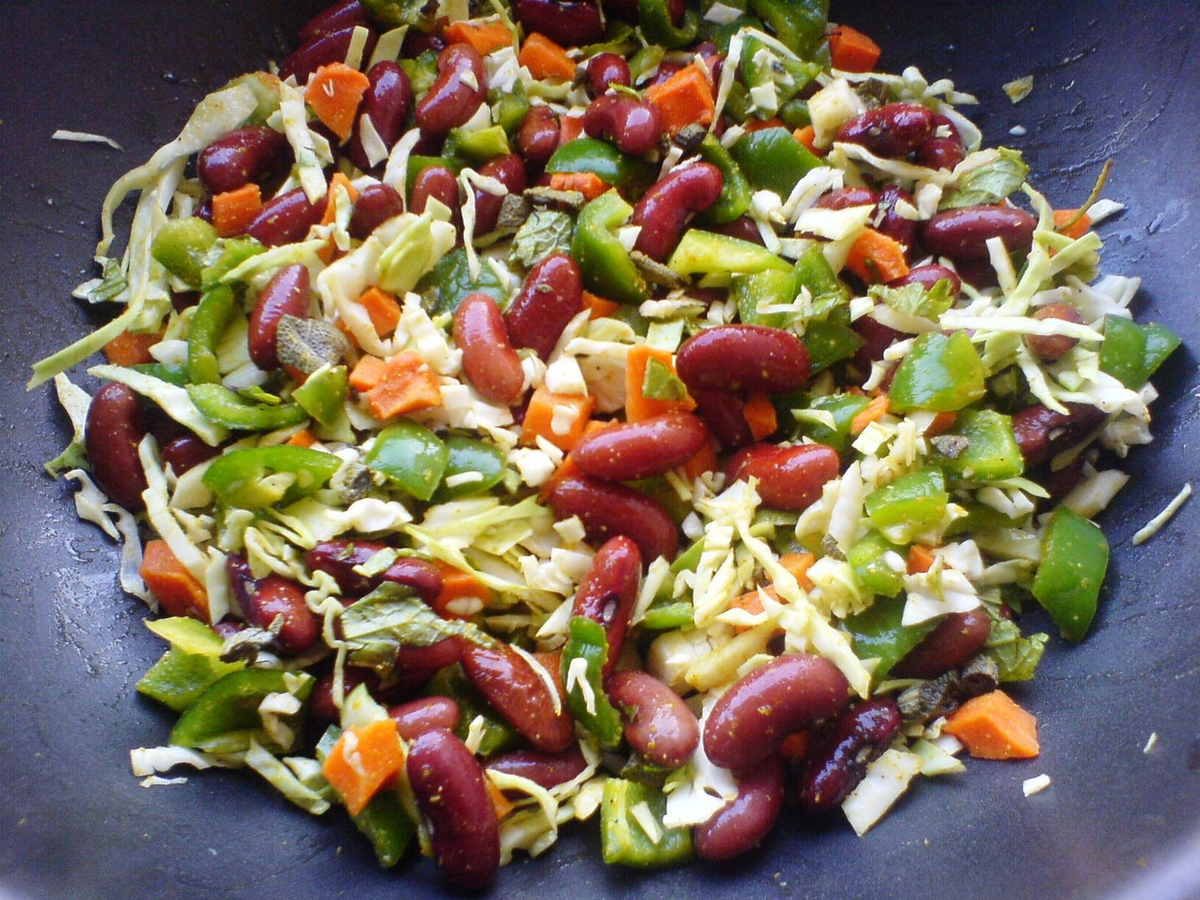 Салат лобио фото. Салат лобио. Red Bean Salad. Как выглядит салат лобио.