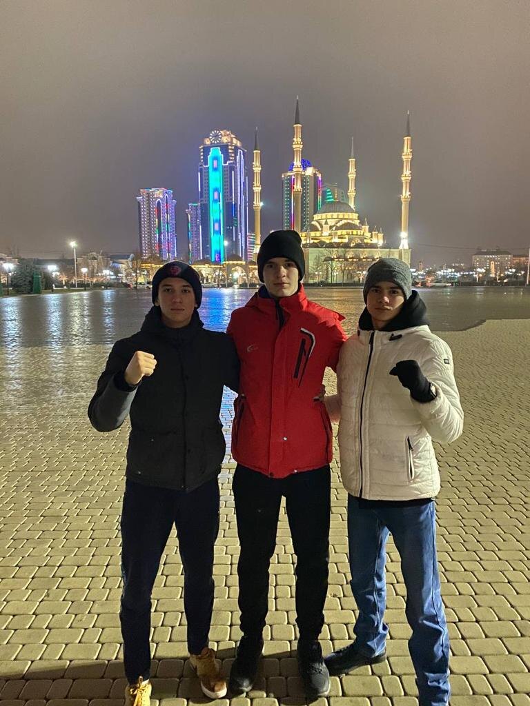 Слева на право: Кирилл, Владик и Я.