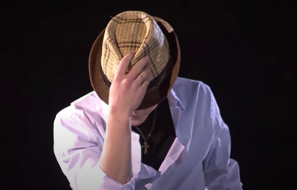 Ой, девоньки, а мачо-то женат! (Кадр из трансляции юбилея А.Н.Мишина)