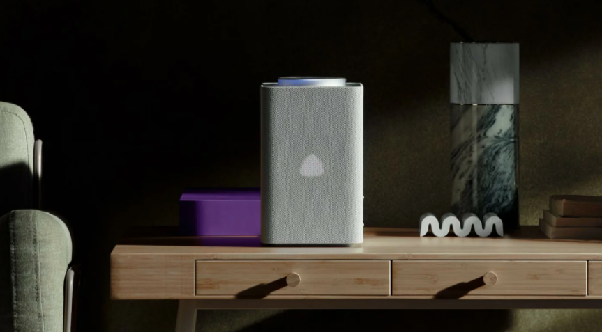 Пожалуй, самый распространённый в России голосовой помощник, умеет взаимодействовать с Yeelight!