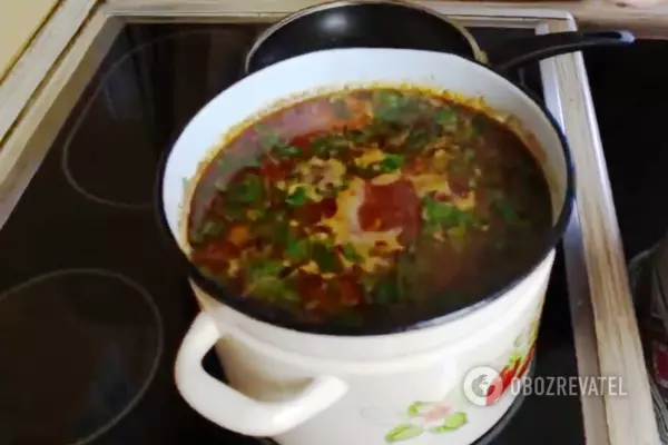 Вкусный красный борщ готов