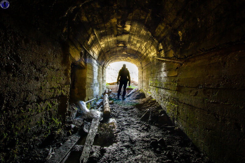 В этой горе добывали ртуть: Нижняя площадка заброшенного ртутного ...