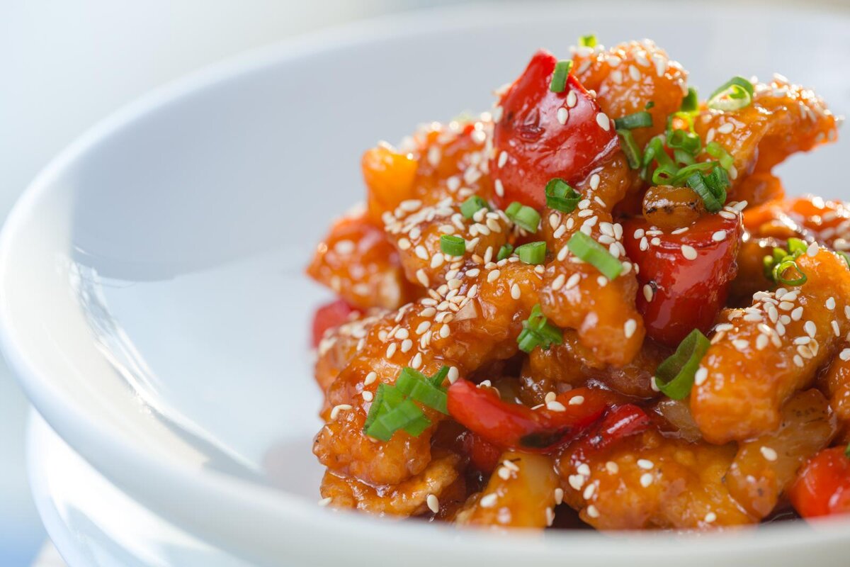 Курица в кисло-сладком соусе с кешью