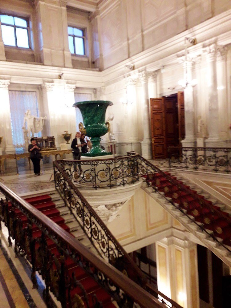 Парадная лестница в Эрмитаже. (Фото автора)