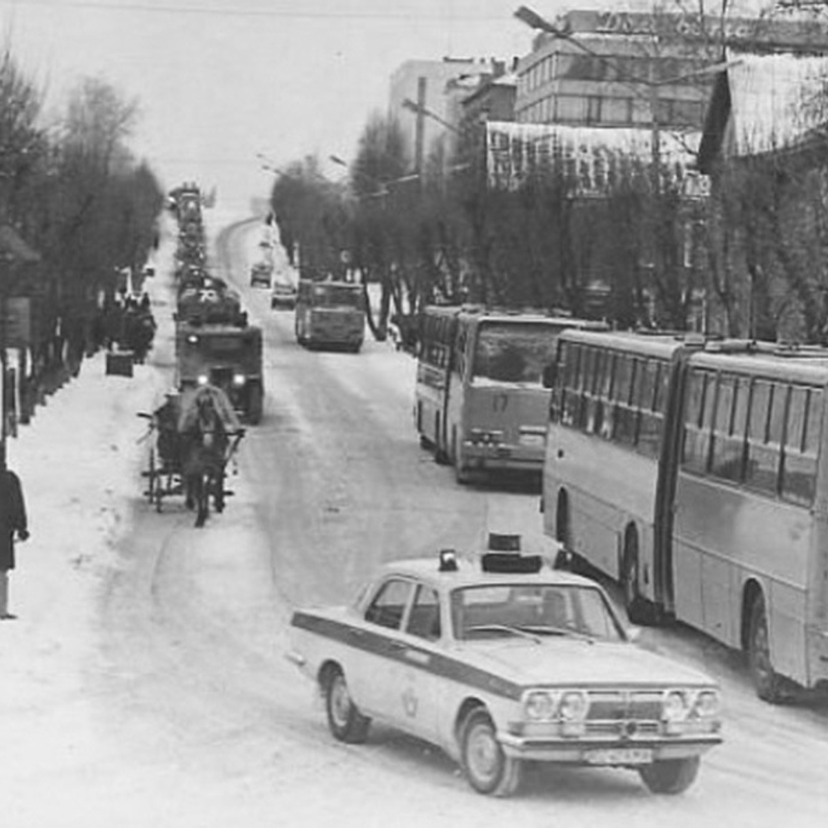 Нет, это не ограниченная “четырехфарная” версия “Волги” для спецслужб, а качественный тюнинг