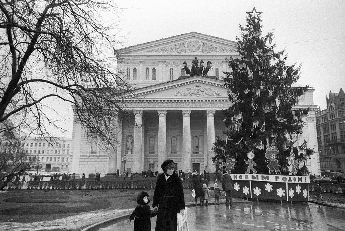 Декабря 1983. Большой театр зима сквер СССР. Большой театр 1990 год. Большой театр в Ленинграде СССР В годы. Большой театр 1980.