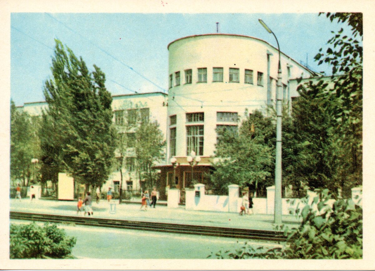 Педагогический институт имени Тараса Шевченко. Центр города Луганска