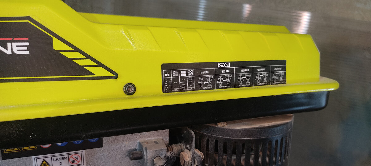 шуруп для фиксации кожуха ременной передачи