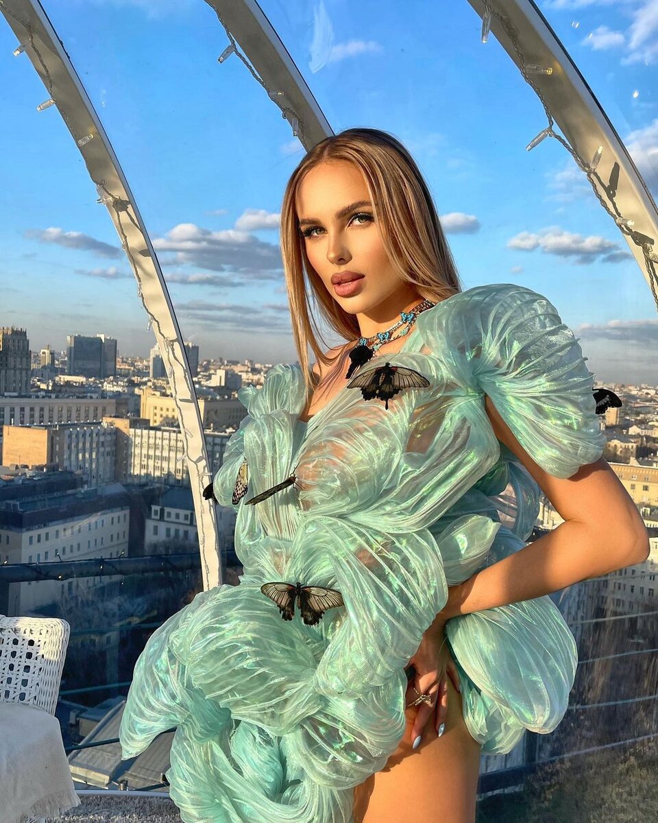 У Ханны очень эффектная внешность