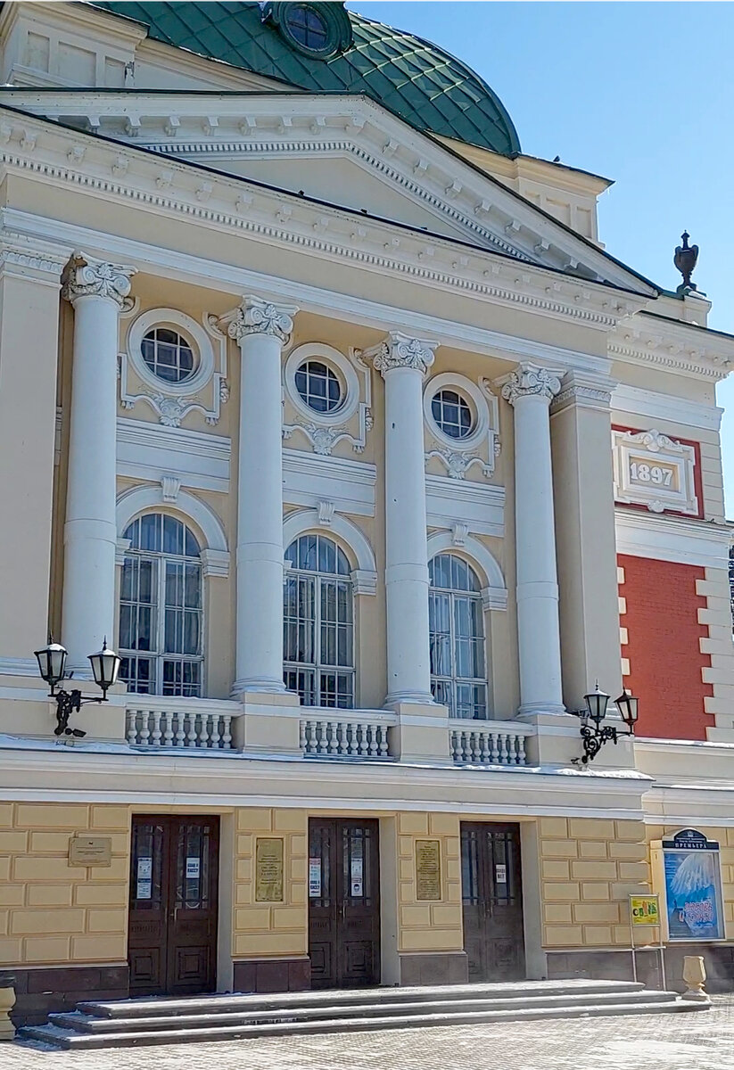 В таком маленьком городе - такой роскошный театр | Деревенская  путешественница | Дзен