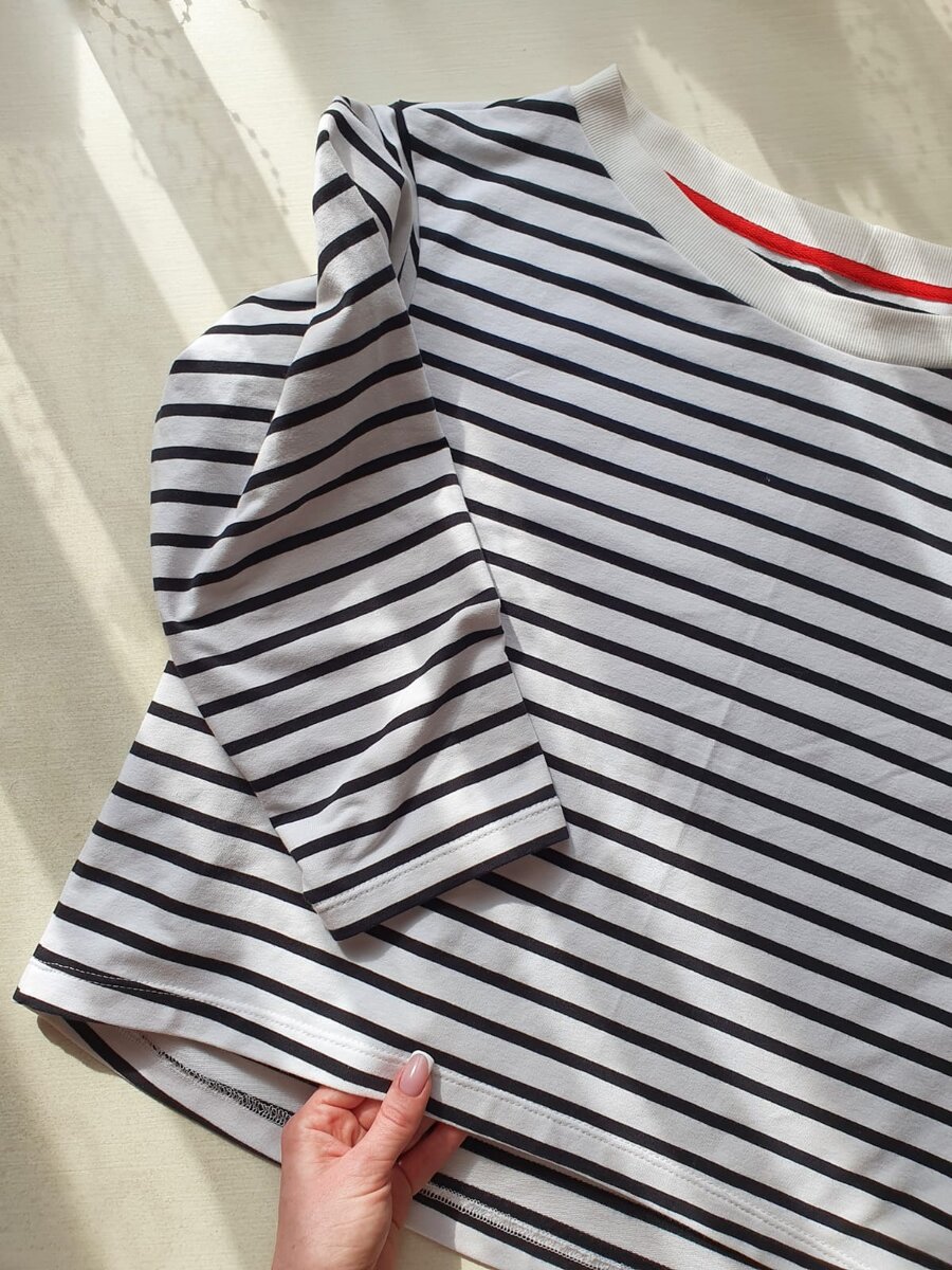 Такой смотрится выигрышнее на женской фигуре под куртку или ветровку.