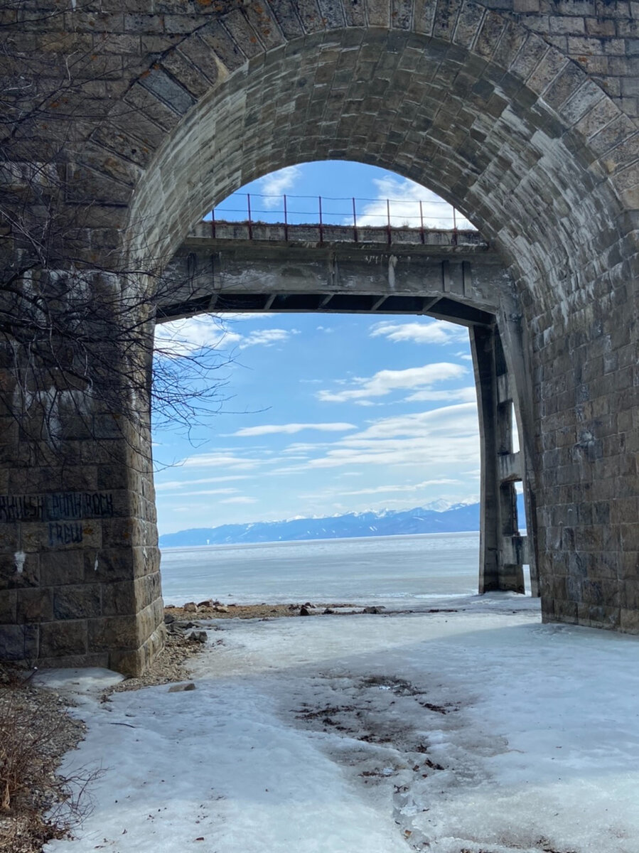 Под мостом в Старой Ангасолке 