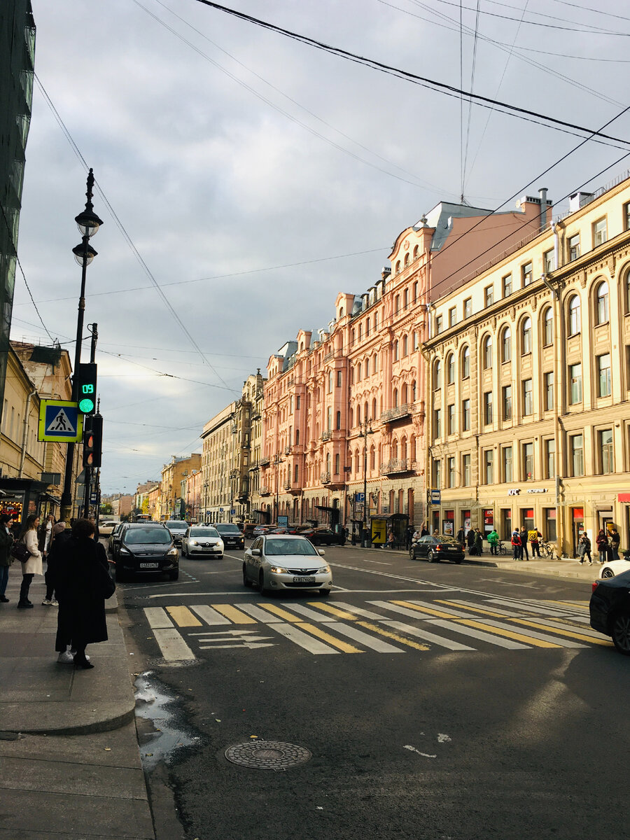 Улица Кирочная. Знаменитый Дом Бака (второй справа)