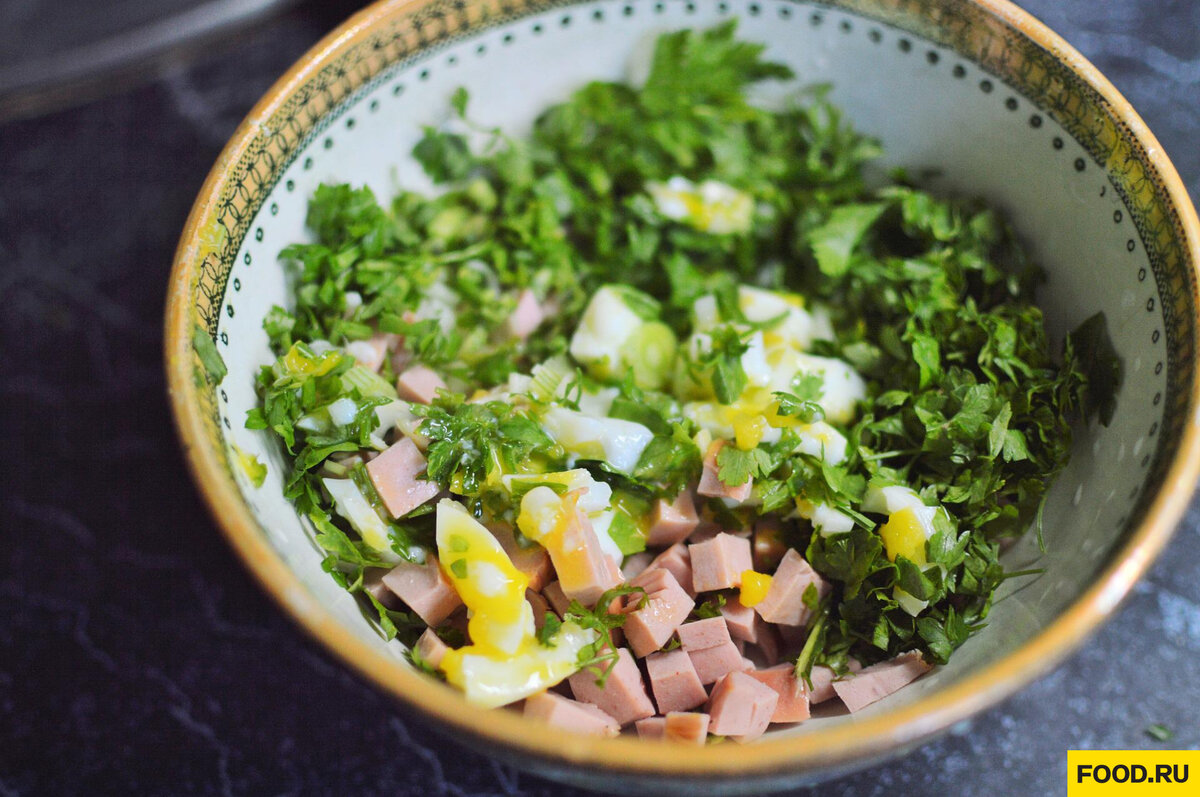 Зеленый салат с яйцом 