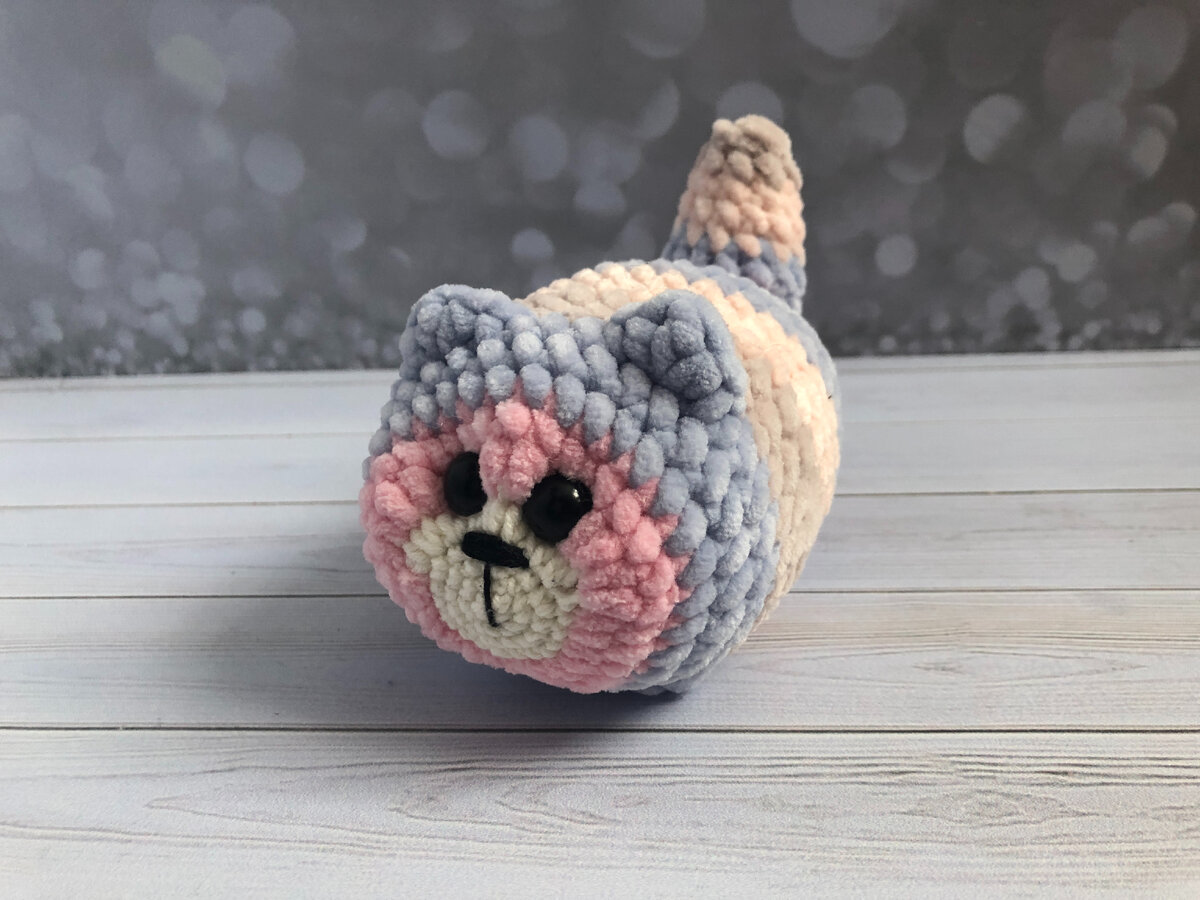 От котика-колобка я до сих пор в восторге. Вроде бы ничего особенного. Но в жизни он просто такой милашка - словами не передать.